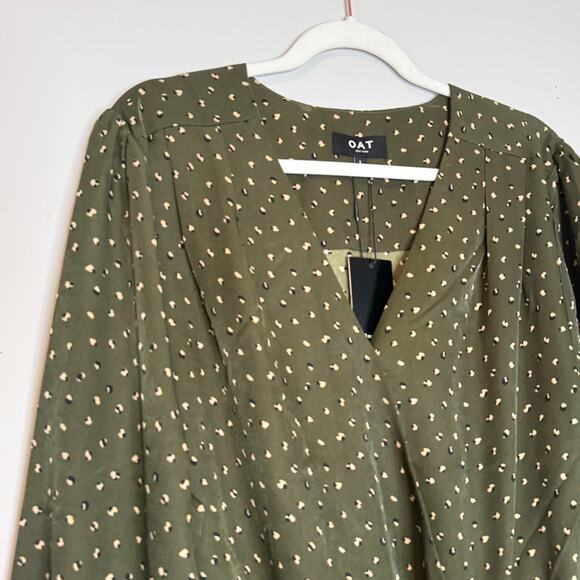 Oat Green Speckled V-Neck Peplum Blouse Long Sleeve Ruffle Cuff NWT Size L - Picture 3 of 9